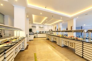 Breakfast served - Kayamaris Hotel (Marmaris)