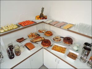 Free daily buffet breakfast