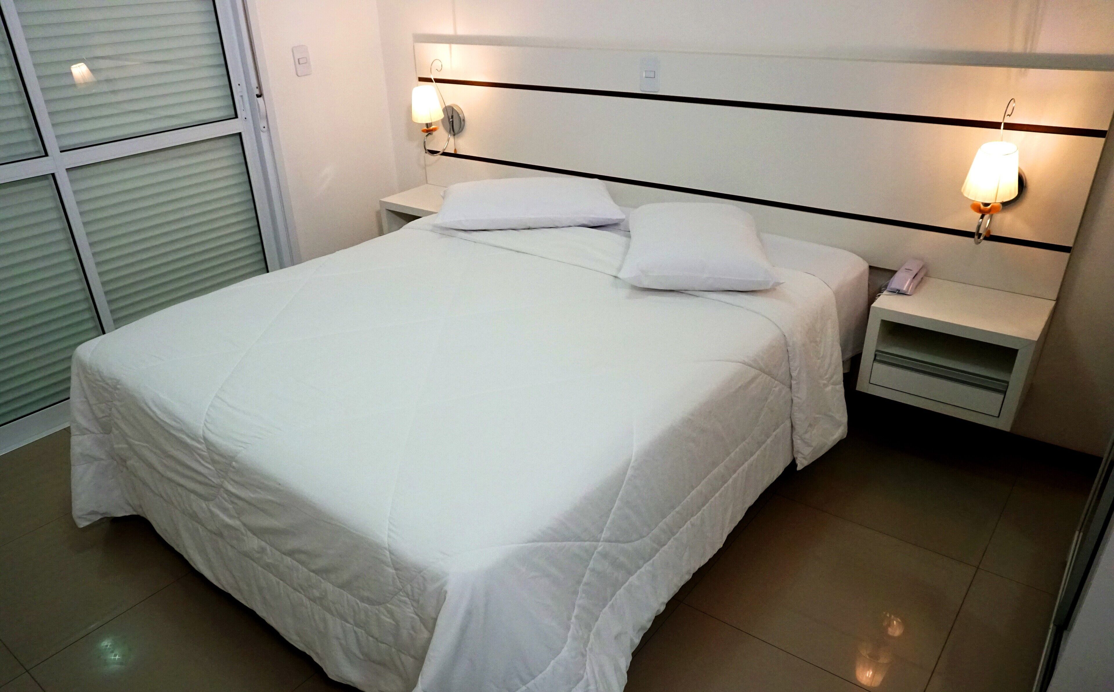 Quarto casal luxo, vista para o mar | 1 quarto, frigobar, cortinas blackout, ferros/tábuas de passar roupa