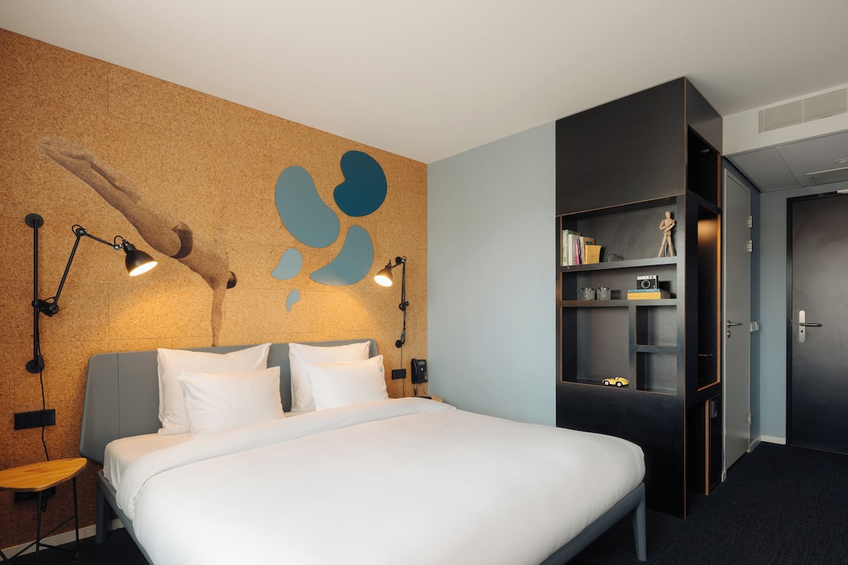 Quarto casal | Cofres nos quartos, berços (sobretaxa), Wi-Fi de cortesia, roupa de cama