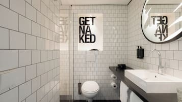 Big Double Room | Bathroom | Shower, eco-friendly toiletries, hair dryer, towels