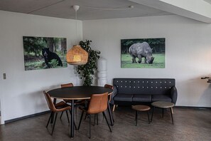Foosball, table tennis, books - Givskud Zoo - Hostel (Give)