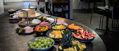 Petit déjeuner buffet (110 DKK par personne)