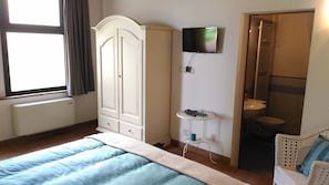 Minibar, soundproofing, free WiFi, bed sheets