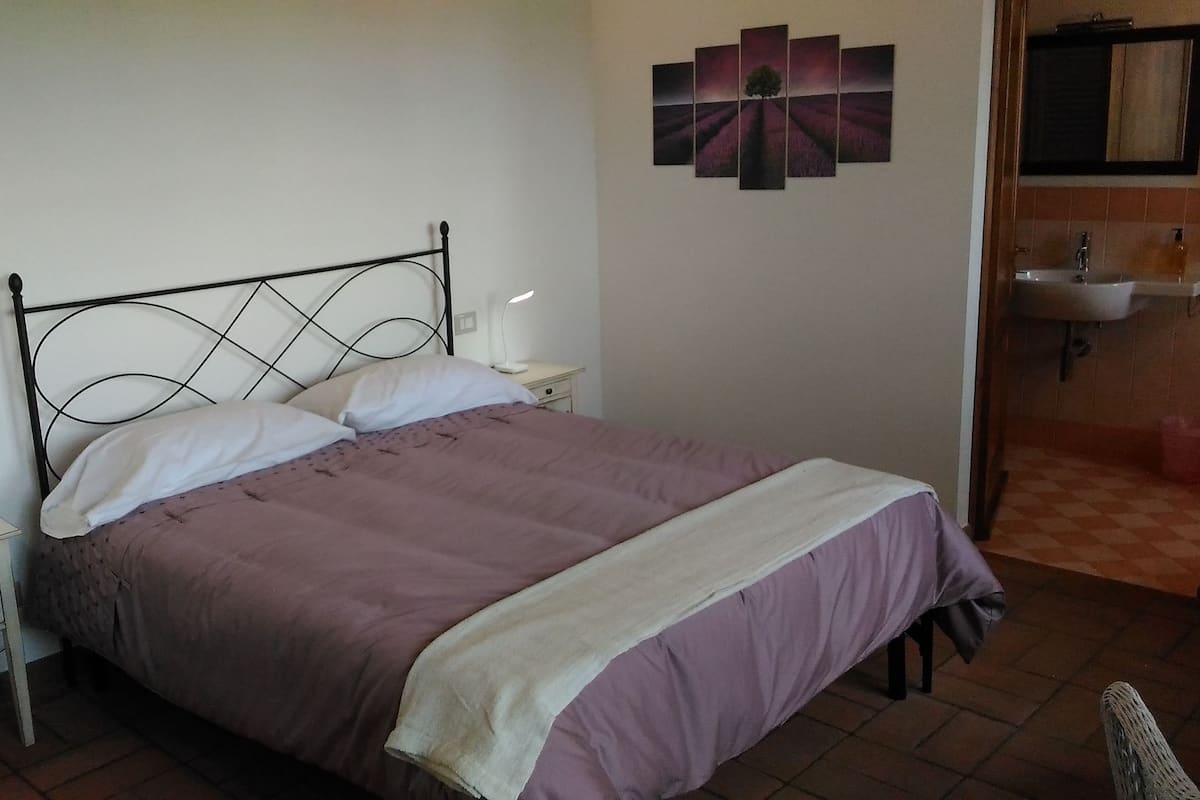 Romantic Double Room, Hill View | Minibar, soundproofing, WiFi (free), bed sheets