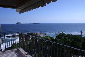 Traditional Apartment | Balcony - Stunning View 2 Bdrm Apartment Arpoador (Rio de Janeiro)