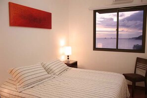 Traditional Apartment | 2 bedrooms, desk, blackout drapes, free WiFi - Stunning View 2 Bdrm Apartment Arpoador (Rio de Janeiro)