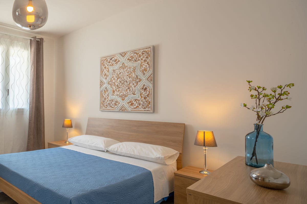 Luxury-Villa, 2 Schlafzimmer, Küche, zum Garten hin | Hochwertige Bettwaren, Minibar, Babybetten, kostenloses WLAN