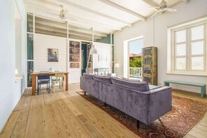 Ropa de cama de alta calidad y minibar 