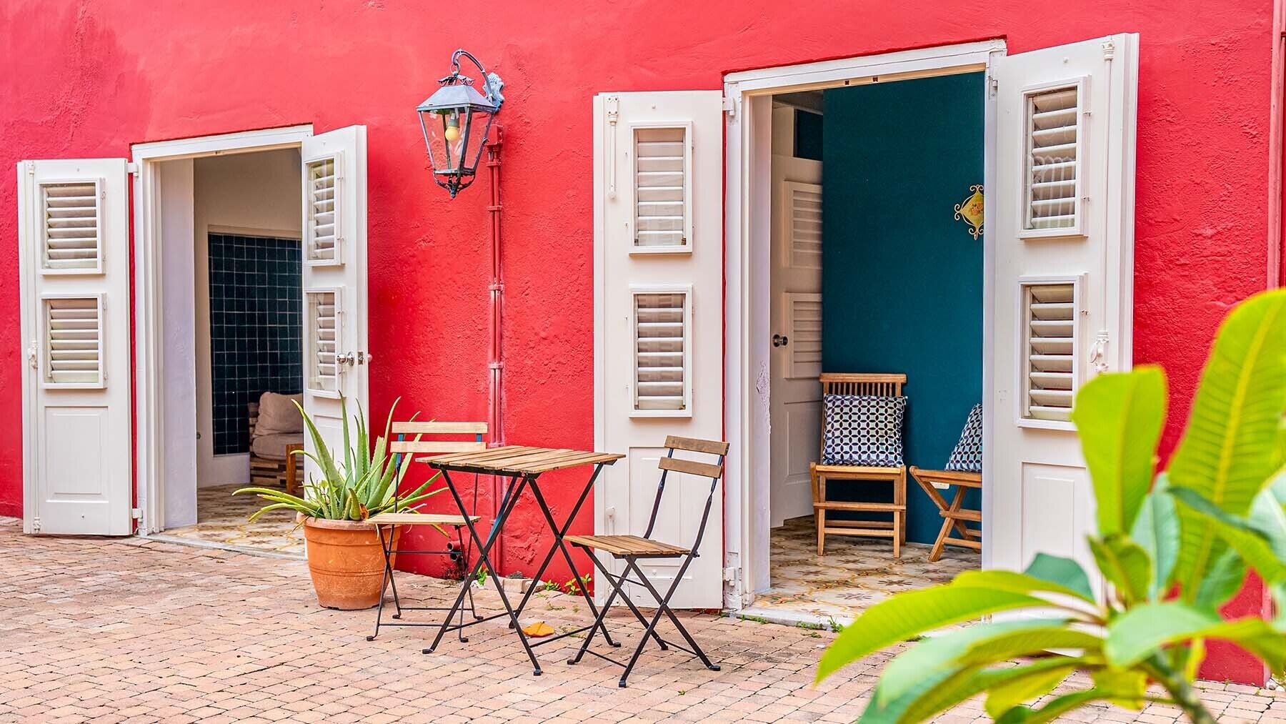 deluxe double room, 1 king bed, non smoking | premium bedding, minibar, in-room safe, individually decorated