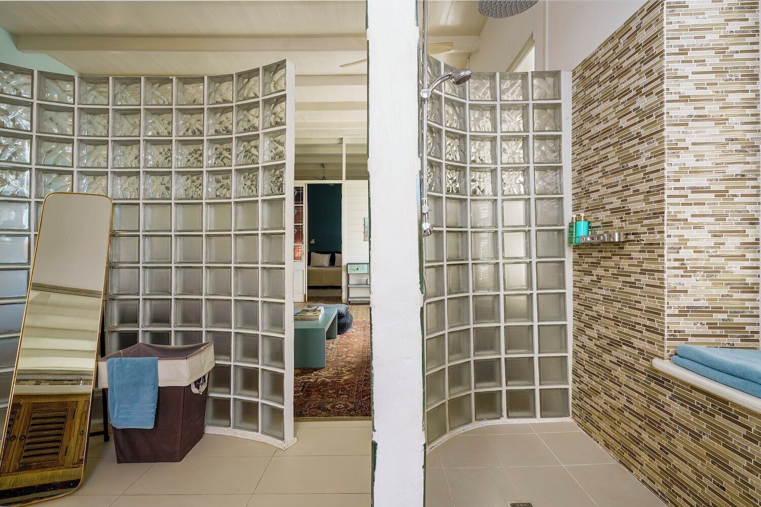 deluxe double room, 1 king bed, non smoking | bathroom | shower, free toiletries, hair dryer, bathrobes