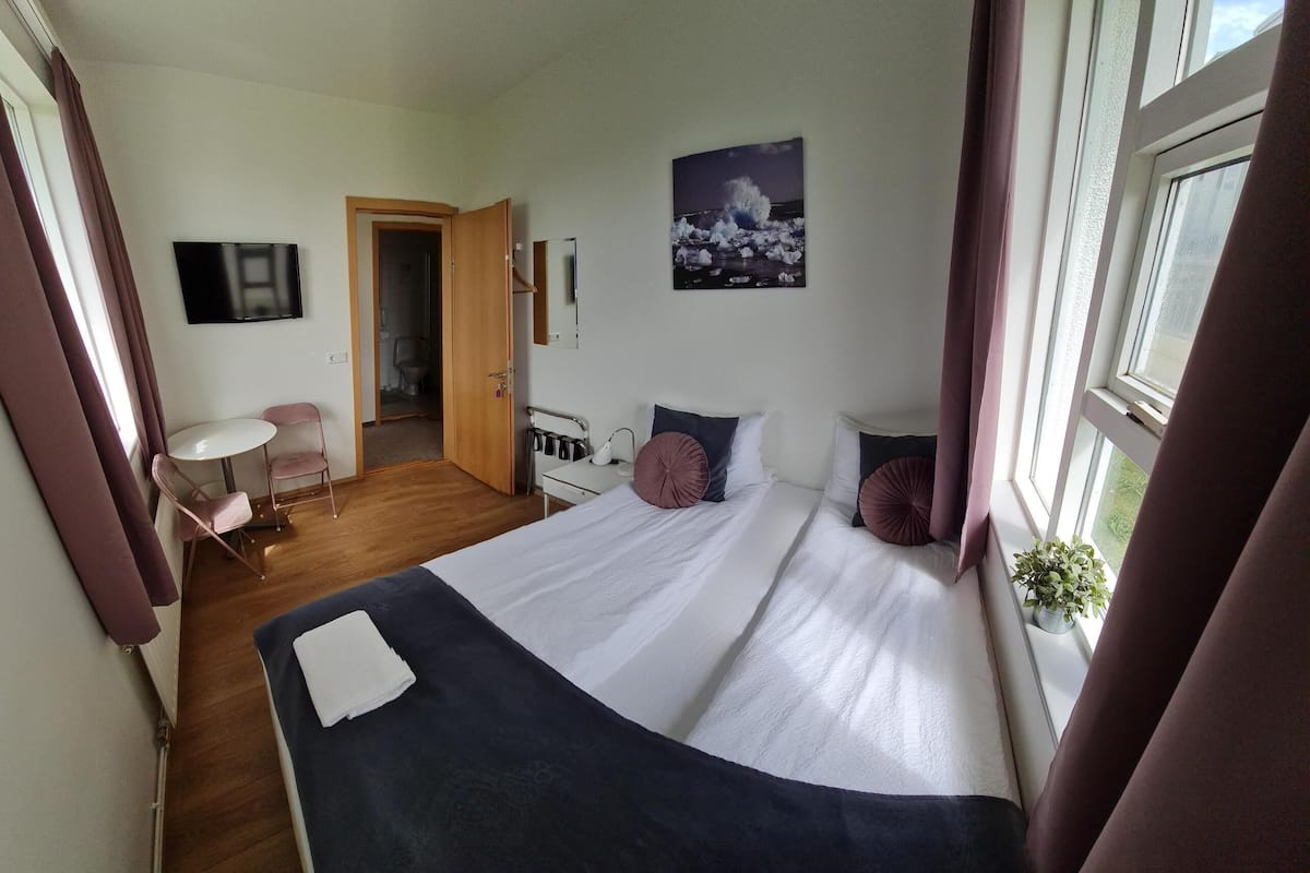 Economy Double Room, Shared Bathroom, Annex Building | Down duvets, desk, blackout curtains, free WiFi