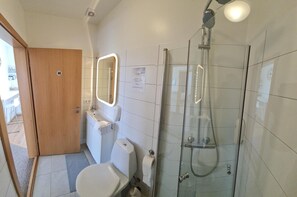 Economy Double Room, Shared Bathroom, Annex Building | Bathroom - Höfn guesthouse (Höfn)