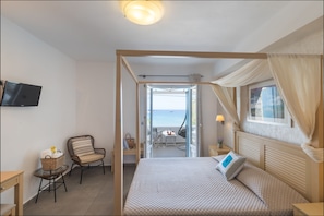 Deluxe Double Room, Balcony, Sea View | Egyptian cotton sheets, premium bedding, pillowtop beds, in-room safe - Blue Harmony Hotel (Syros)