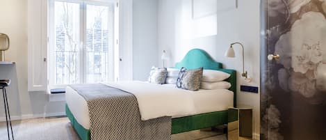 Premium bedding, in-room safe, soundproofing, free WiFi