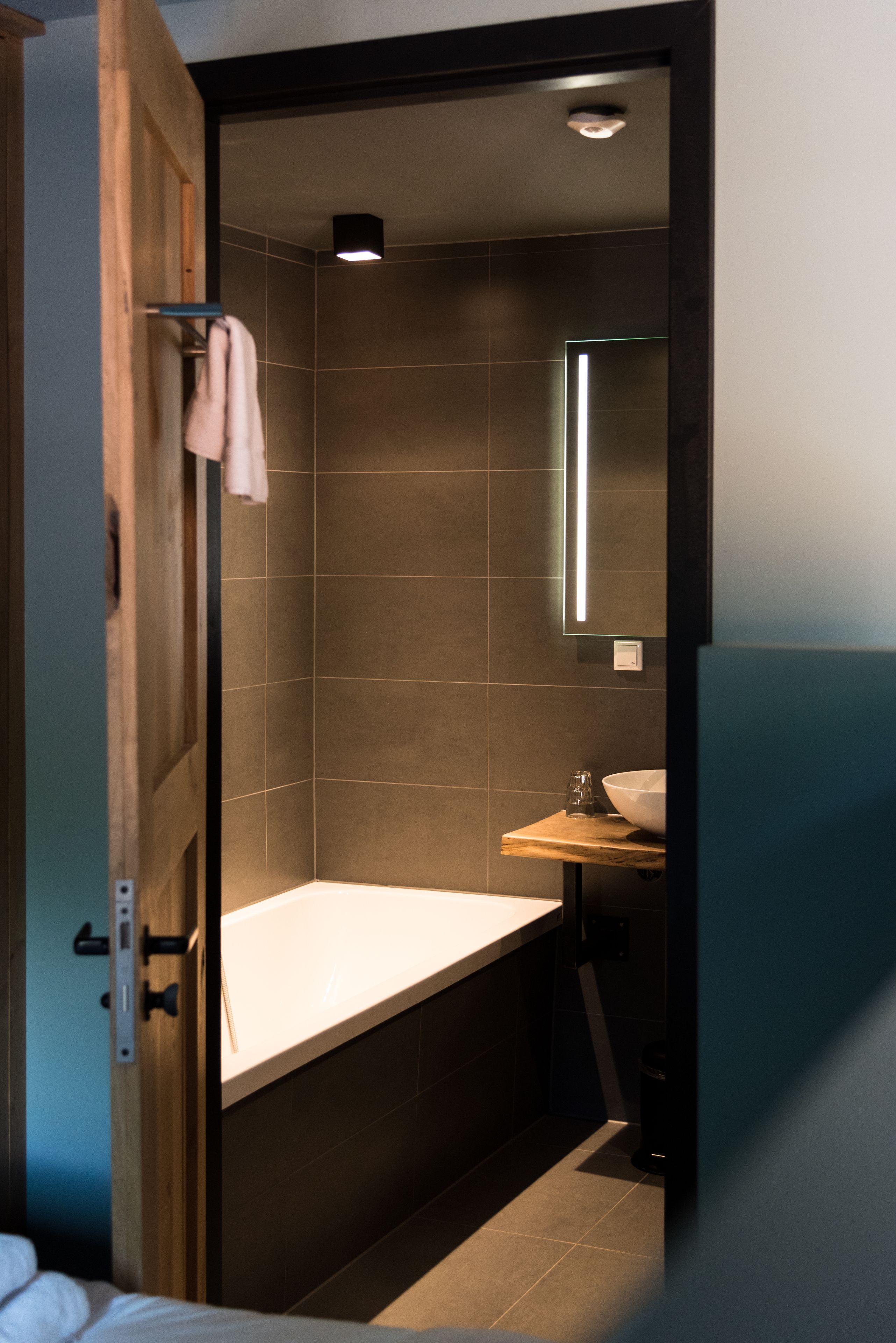 double room | bathroom | free toiletries, hair dryer, towels