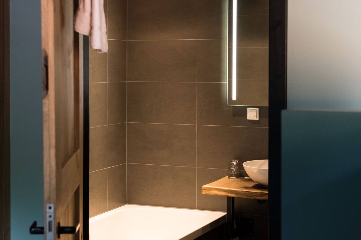 double room | bathroom | free toiletries, hair dryer, towels