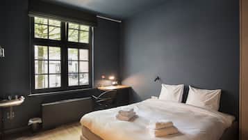 Tweepersoonskamer | Luxe beddengoed, een kluis op de kamer, geluiddichte muren