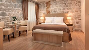 Quarto casal ou duplo superior, vista para a cidade | Camas com colchões de espuma com sistema de memória, frigobar