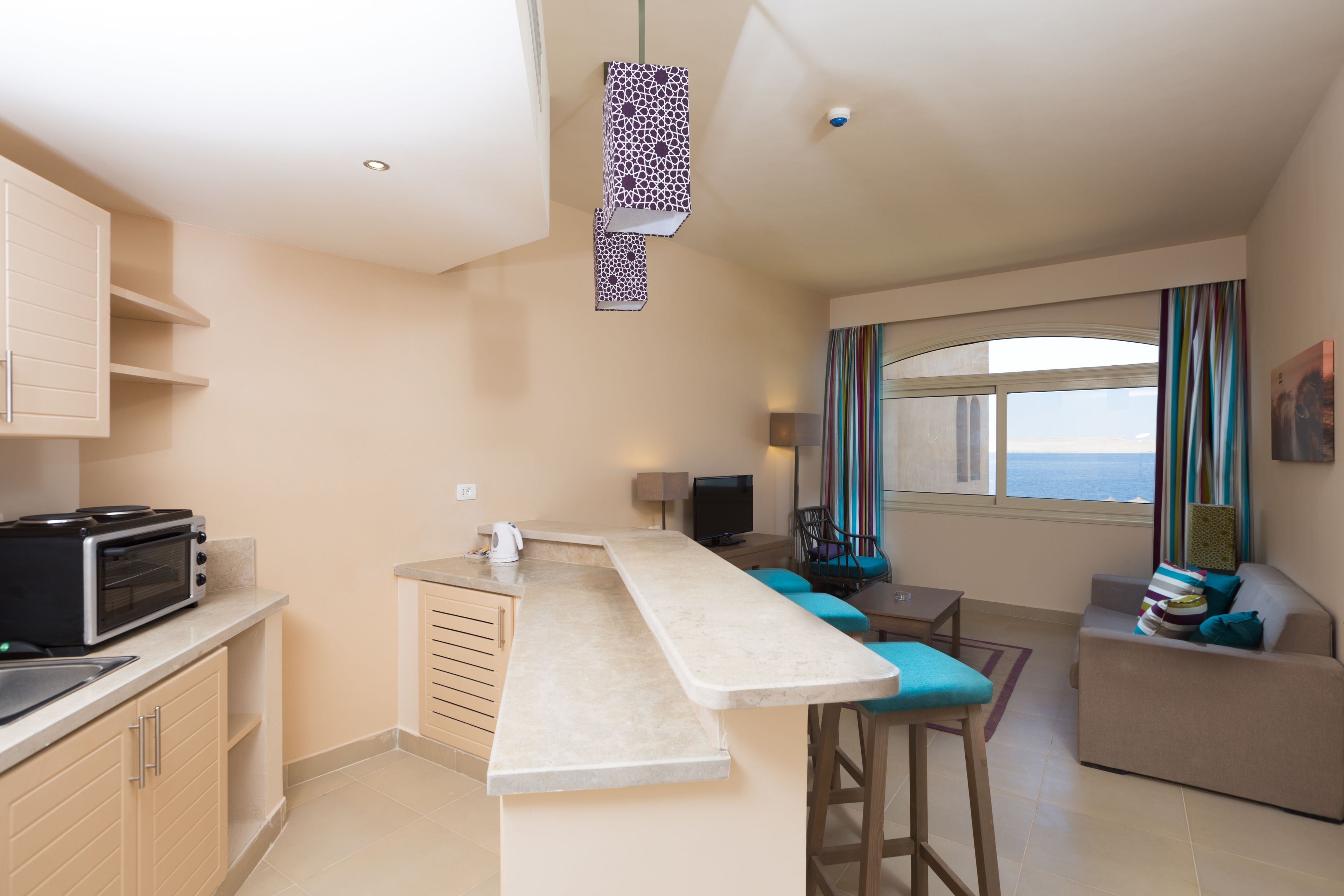 governor suite | private kitchenette | coffee/tea maker, cookware/dishes/utensils