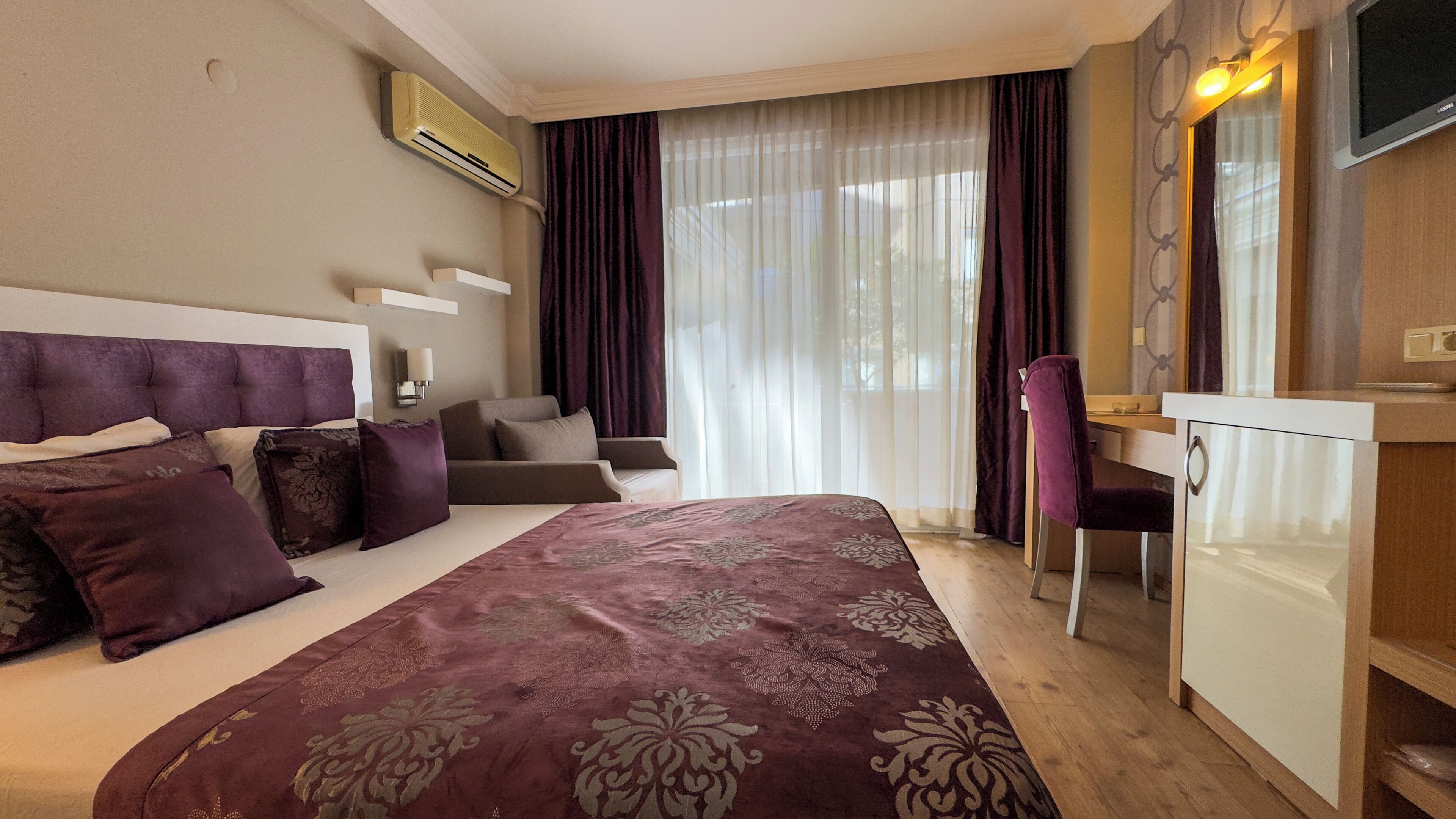 Habitación triple estándar | Minibar, escritorio, cunas gratuitas y wifi