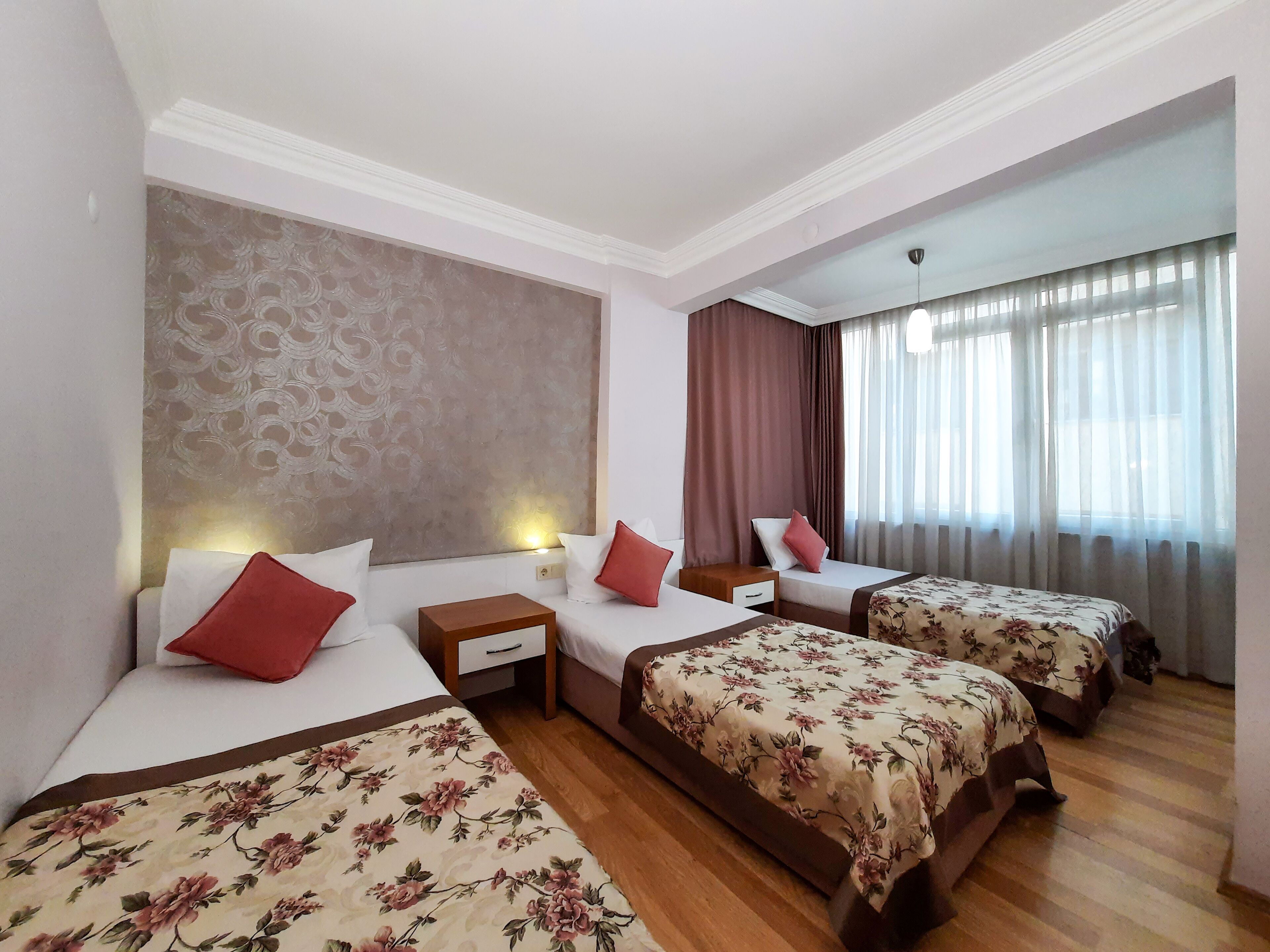 family room | 1 bedroom, minibar, desk, free cots/infant beds