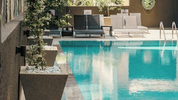Outdoor pool, pool umbrellas, sun loungers