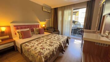 Standard Room | Minibar, desk, free cribs/infant beds, WiFi