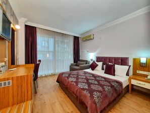 标准房 | 迷你吧、办公桌、免费婴儿床、收费 WiFi