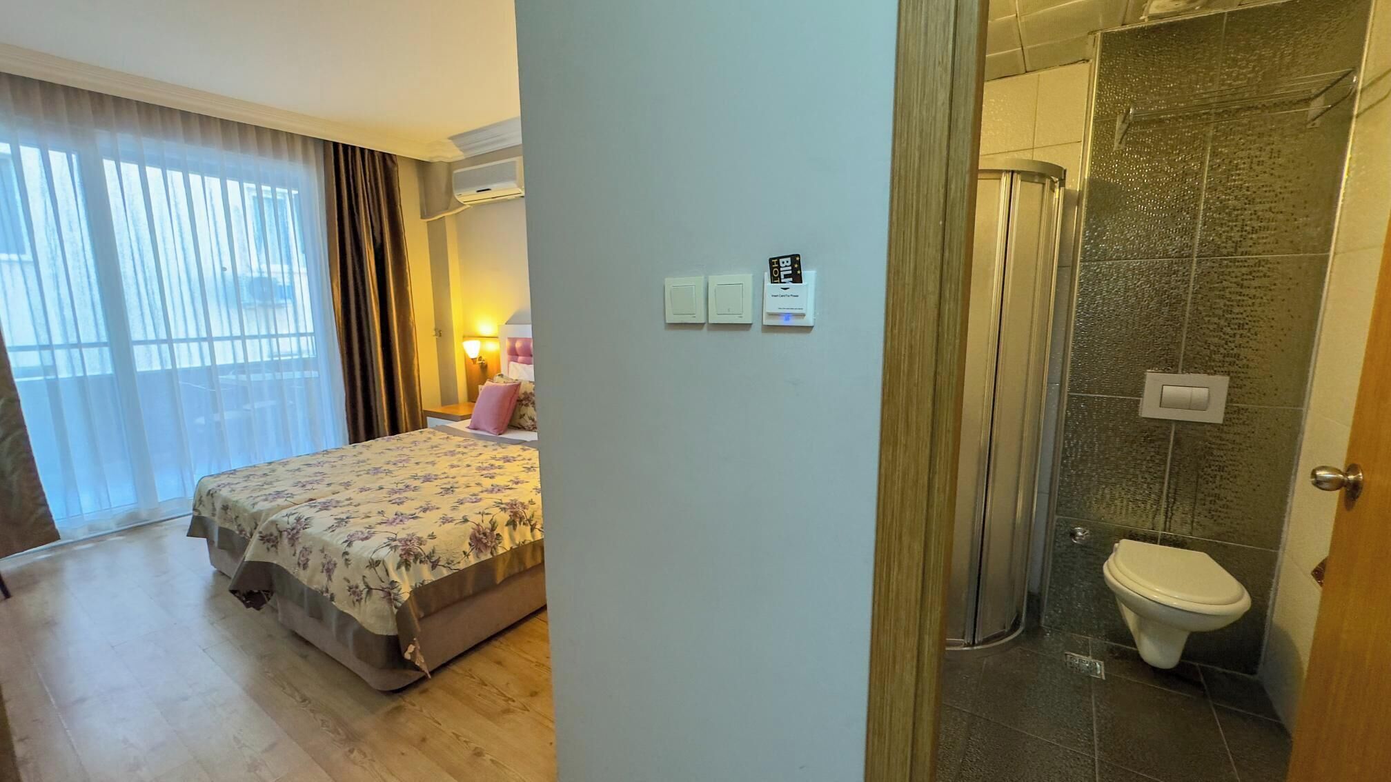 Minibar, Schreibtisch, kostenlose Babybetten, WLAN