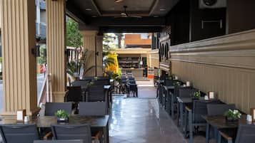 Breakfast, lunch, dinner served; international cuisine