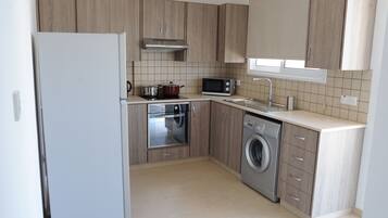 Apartment, 2 Bedrooms (Deluxe+) | Private kitchen | Full-size fridge, microwave, oven, stovetop