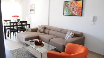 Apartment, 2 Bedrooms (Deluxe) | Living area | Flat-screen TV