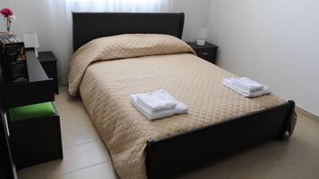 Apartment, 2 Bedrooms (Deluxe) | 2 bedrooms, free WiFi