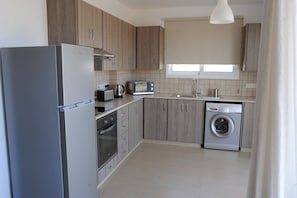 Private kitchen - Kiti Deluxe Apartments (Kiti)