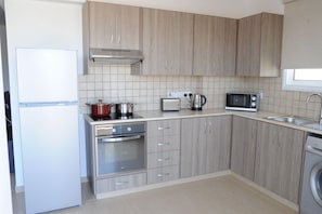 Private kitchen - Kiti Deluxe Apartments (Kiti)