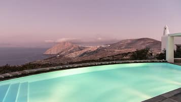 Seasonal outdoor pool, pool umbrellas, sun loungers