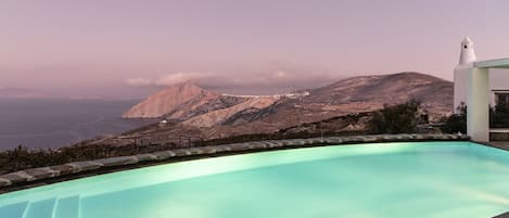 Seasonal outdoor pool, pool umbrellas, sun loungers