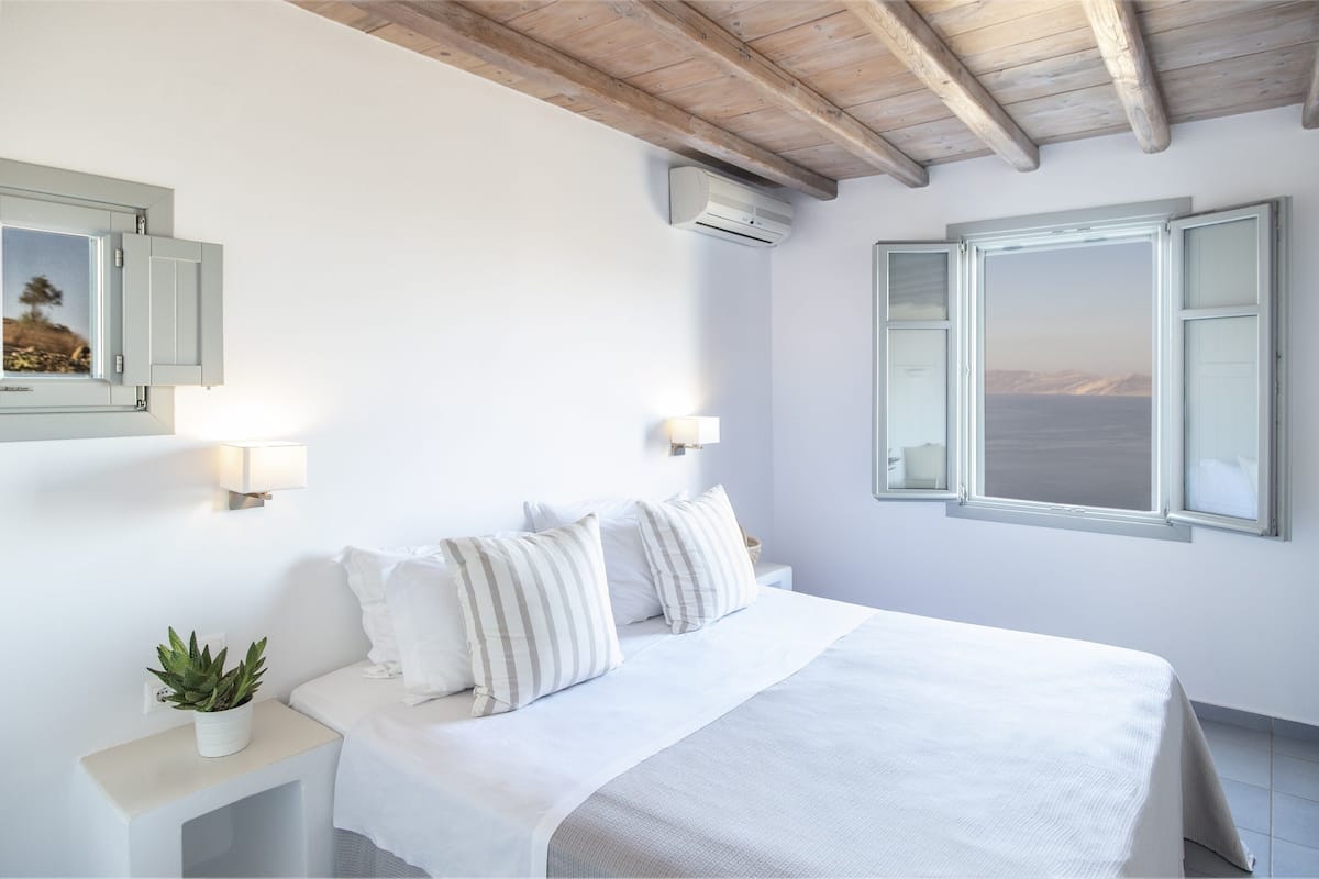 Studio (Embati) | In-room safe, soundproofing, iron/ironing board, free cribs/infant beds