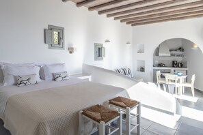 Studio (Dendro) | In-room safe, soundproofing, iron/ironing board, free cots/infant beds - Provalma (Folegandros)