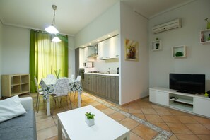Apartment, 3 Bedrooms | In-room dining - Delfino2 Casesicule, Nice Apartment with Balcony, Sand Beach at 70 mt, Wi-Fi (Pozzallo)