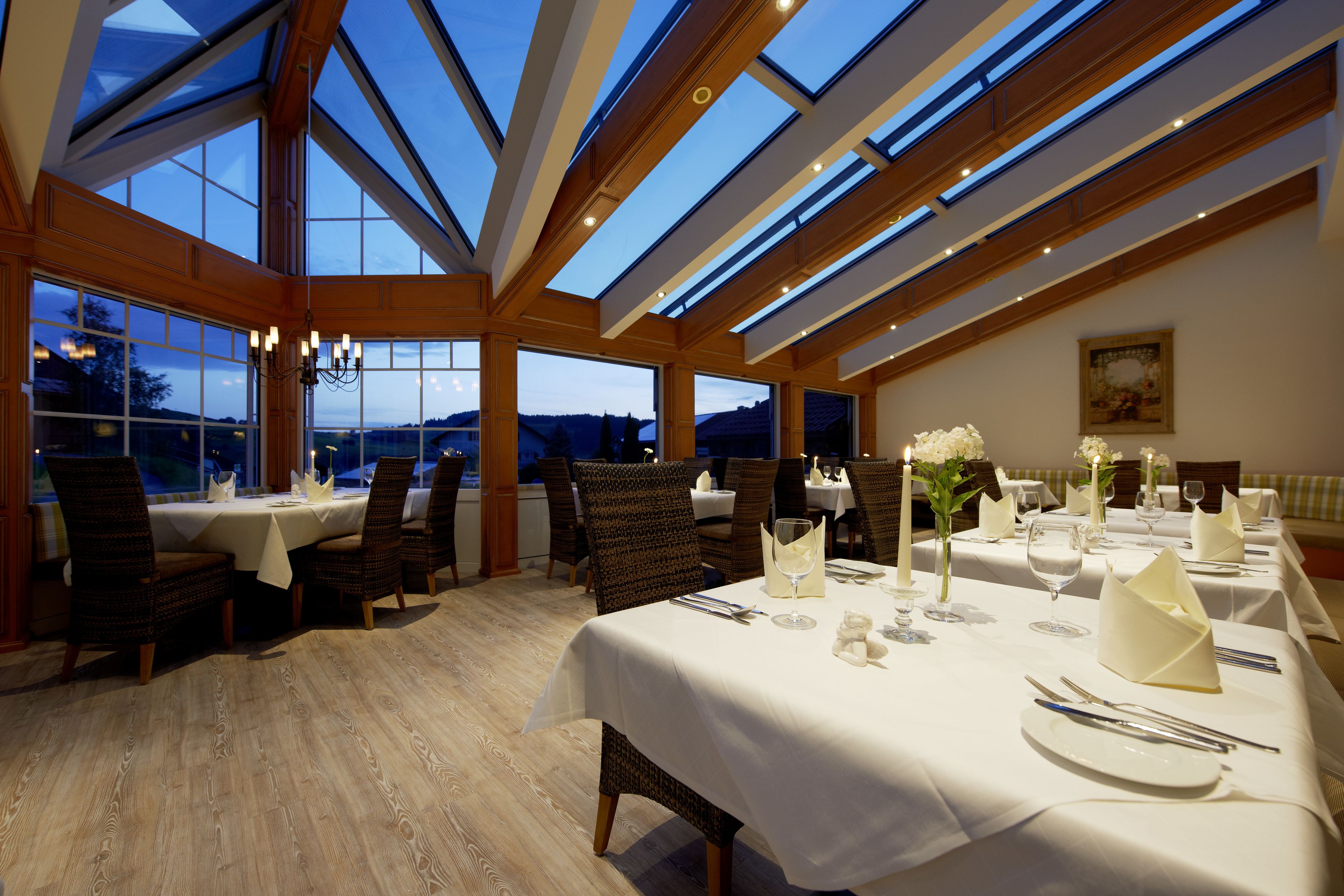 2 restaurants, breakfast, lunch, dinner served; Regional cuisine 