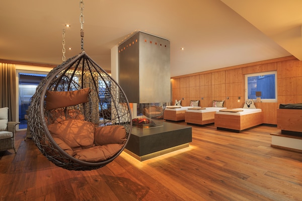 Sauna, body treatments, body wraps, body scrubs, facials