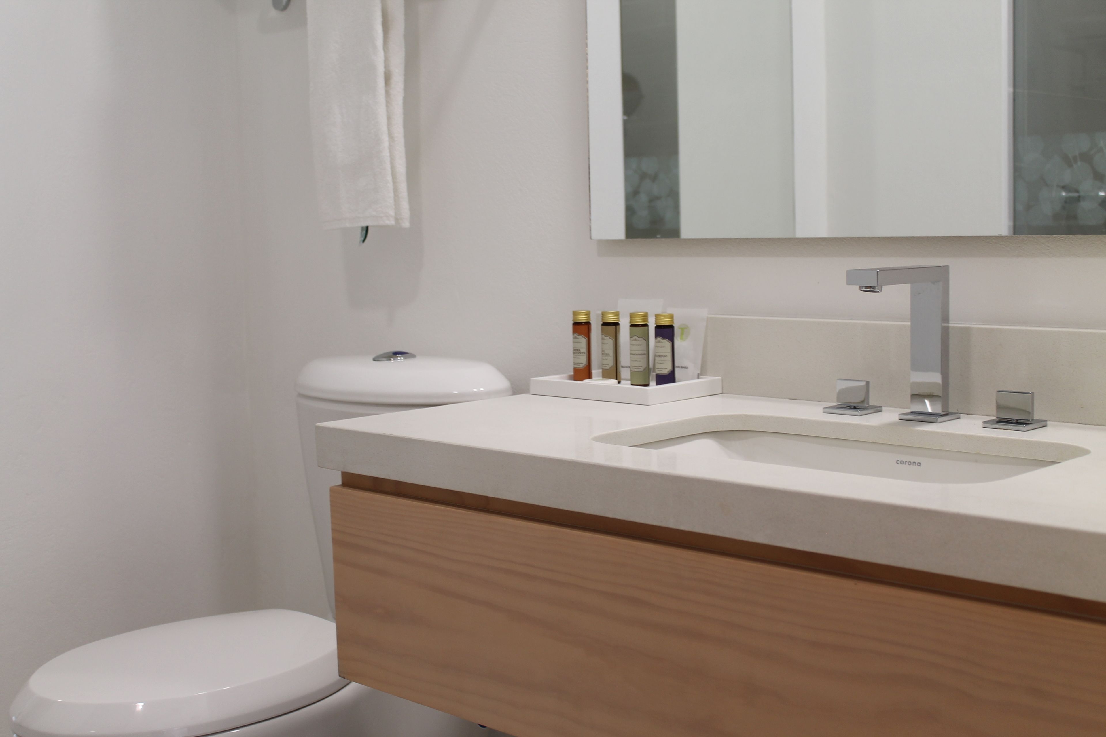 standard room | 1 bedroom, in-room safe, desk, blackout curtains