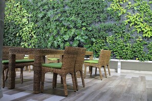 Breakfast, lunch and dinner served - Terra Biohotel (Medellín)