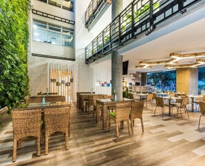 Breakfast, lunch and dinner served - Terra Biohotel (Medellín)