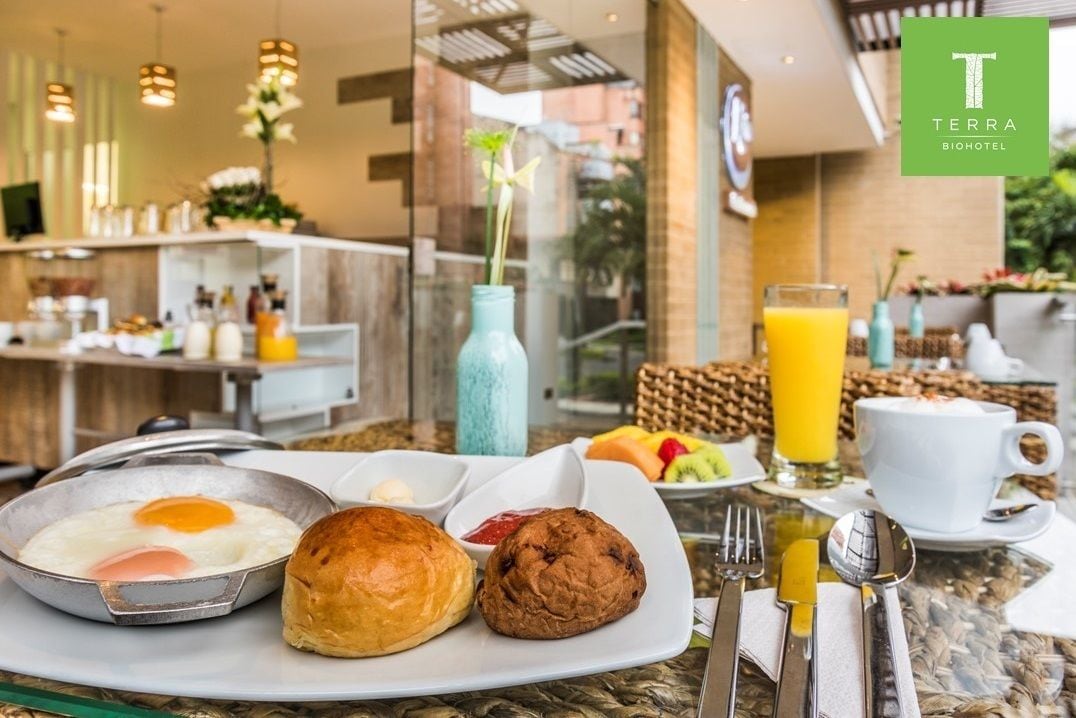 breakfast, lunch and dinner served