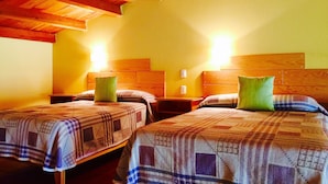 A room with two beds, wooden headboards, and a sloped ceiling. - Guamúchil Parque Acuático & Cabañas (Etzatlan)