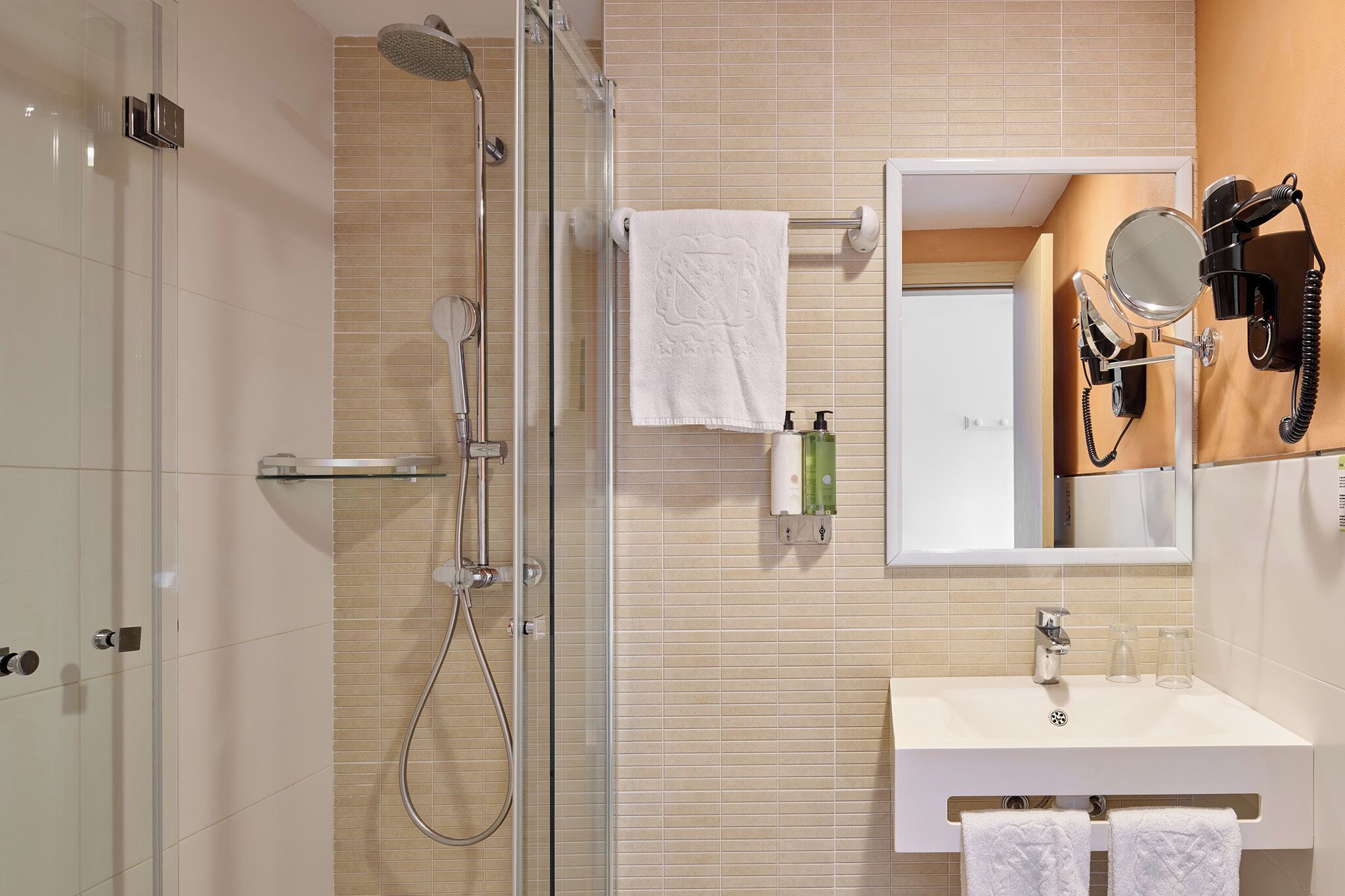 standard studio, 1 bedroom, balcony | bathroom | hair dryer, towels, soap, shampoo