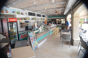 Bar (on property) - Hotel Apartamentos Cala Santanyi (Santanyi)